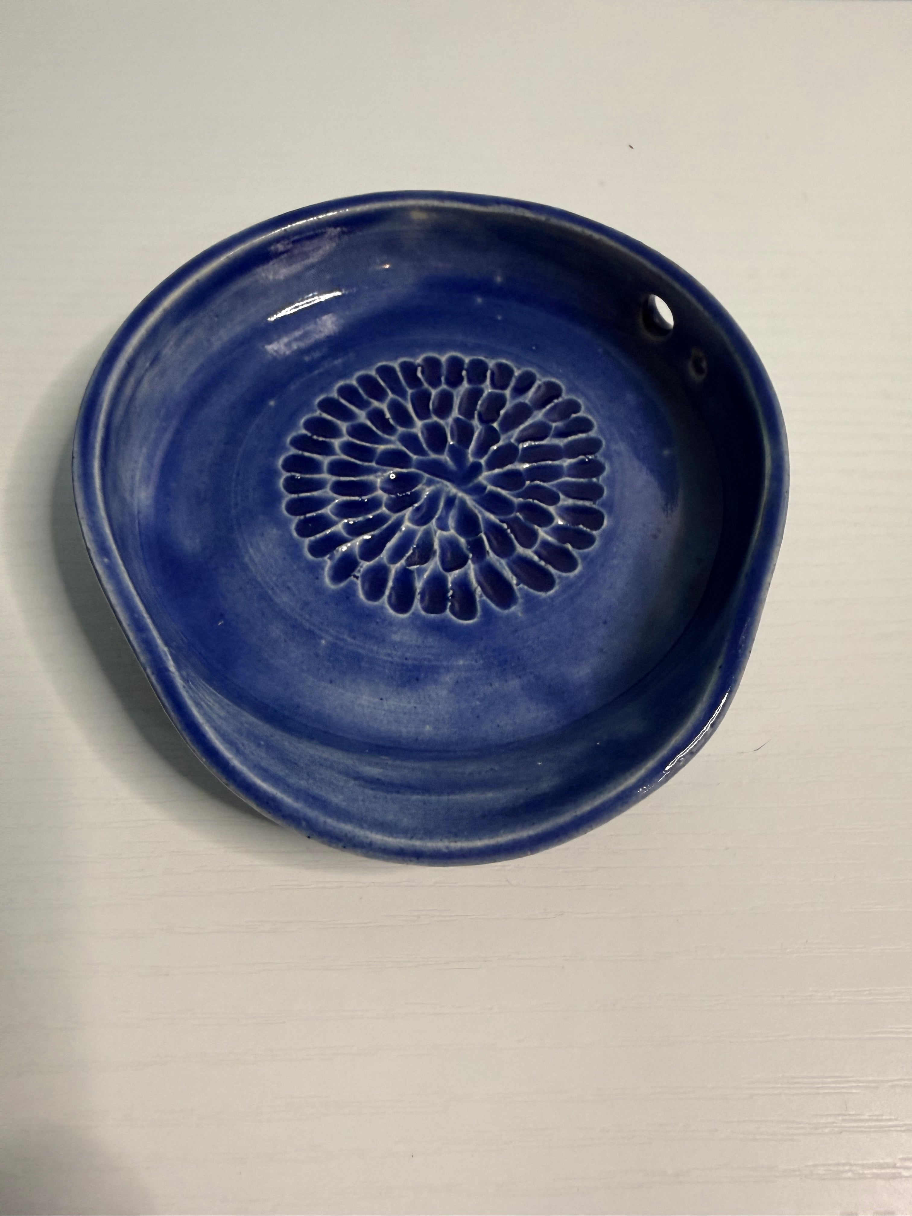 3-in-1 Garlic Grater/herb stripper spoon rest